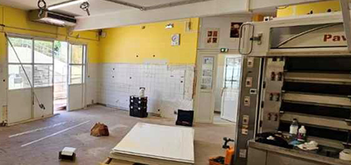 rénovation d'une boulangerie avec plaque en pvc avant 2